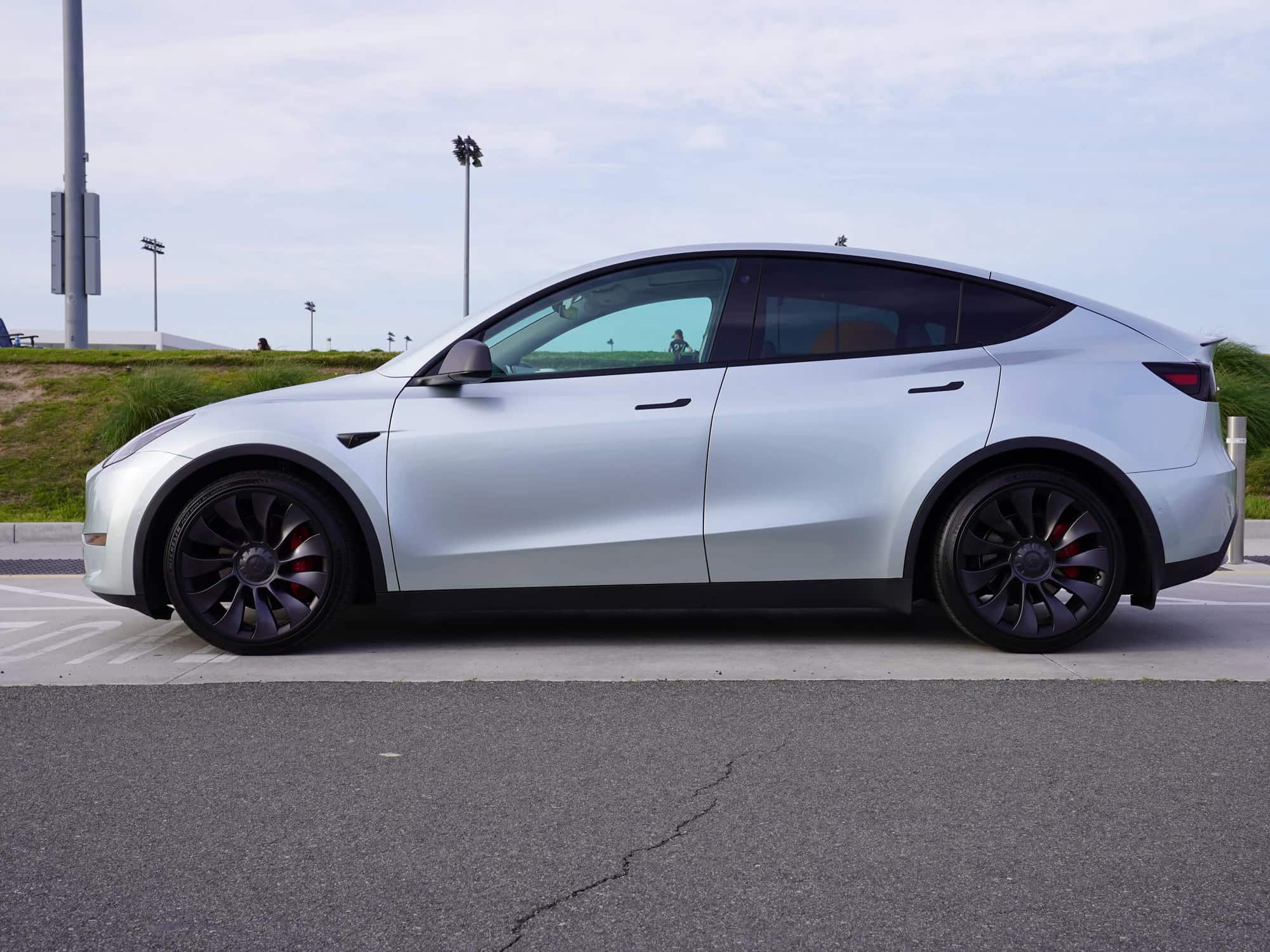 21″ Induction Wheel Protector For Model Y(2022-2024) - Image 4